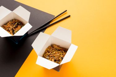 A embalagem para yakisoba ideal para um delivery seguro e sem vazamentos 